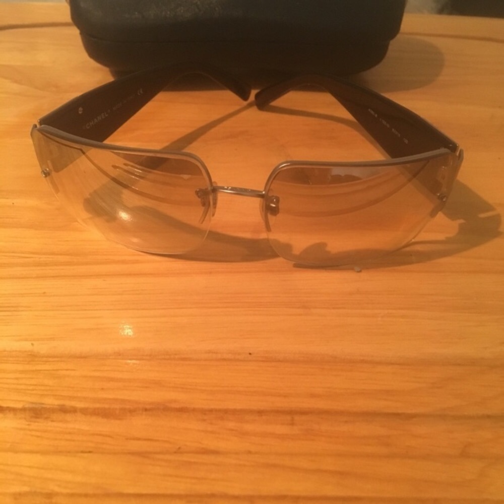 Chanel Black Sunglasses w/Swarovski Crystals - Picture 4 of 8